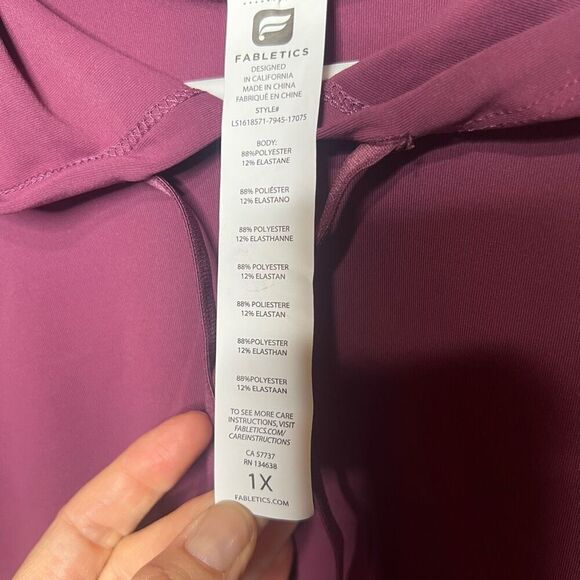 Fabletics Burgundy Maroon Purple Longsleeve Lightweight Hooded Tee Shirt Side Ru - Picture 7 of 7